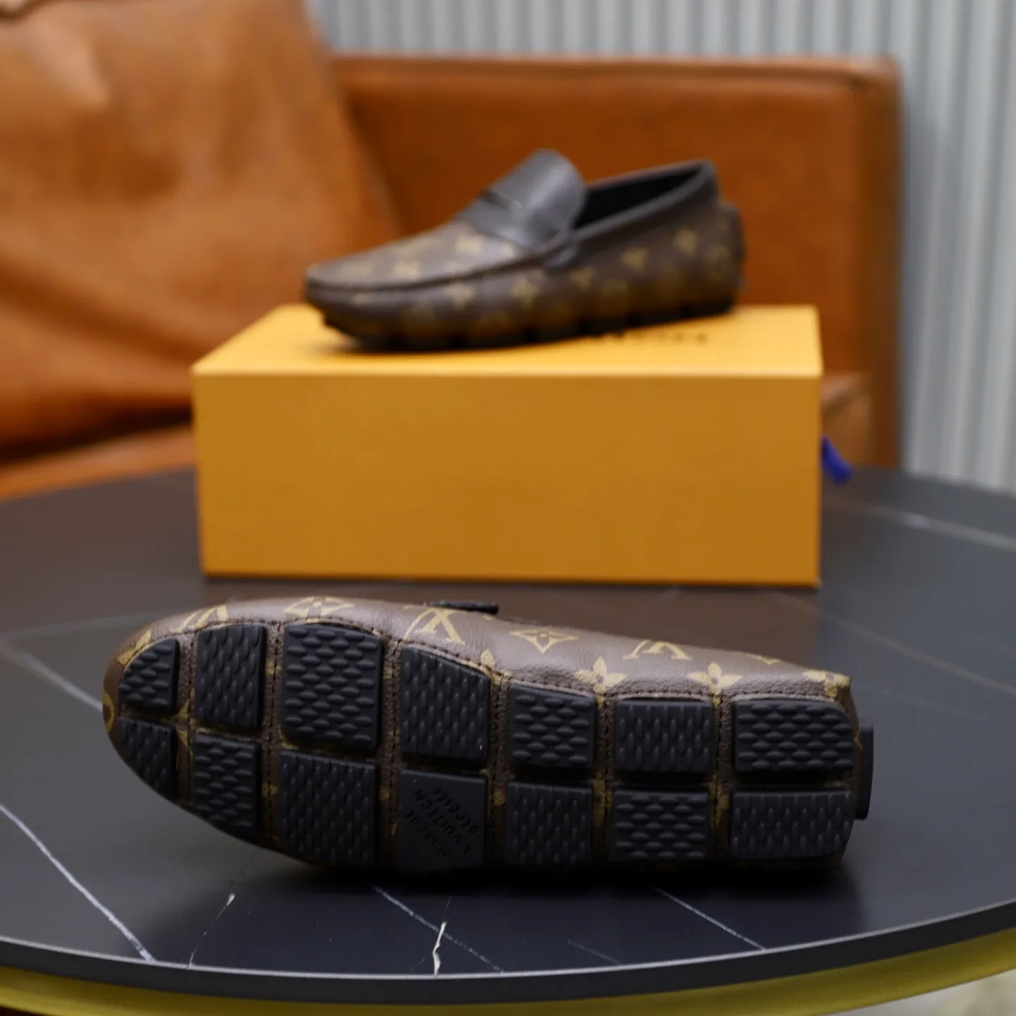 Ex-factory price: 480💰【LV】Louis Vuitton ⚠️High-end men’s driving and pedal series ⚠️38-44 (customized for 45) ⚠️All original cowhide leather! Thick and soft! Made entirely of calfskin lining! Rubber sheet anti-slip beanie sole! Three-dimensional package technology! Fashionable and classic! Handicrafts! Original high quality! Feel free to compare!